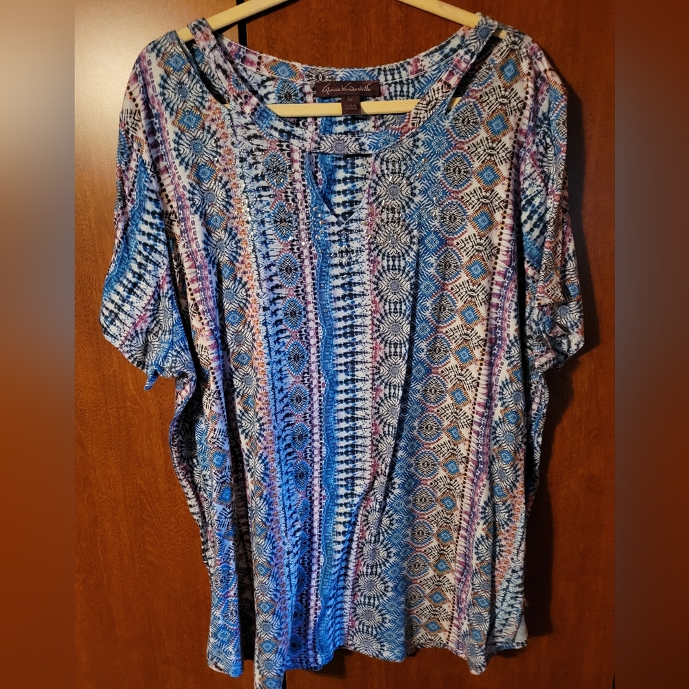 Ladies Top - Picture 2 of 3